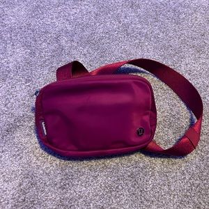 Lulu belt bag wildberry